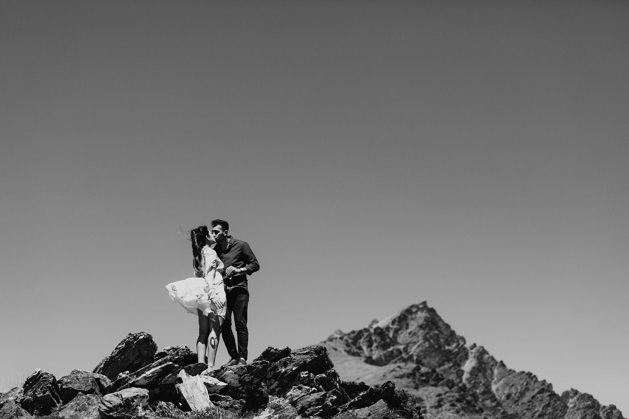 Stunning Lake Shore Wedding Photos with Ellen & Tim